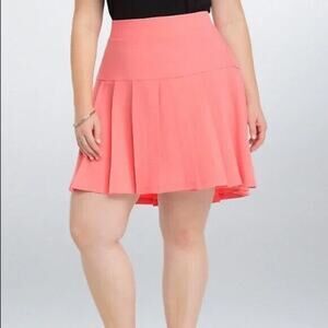 Torrid‎ Women Skirt Size 18 Pleated Mini Sunkist Coral Stretch Back Zip Textured